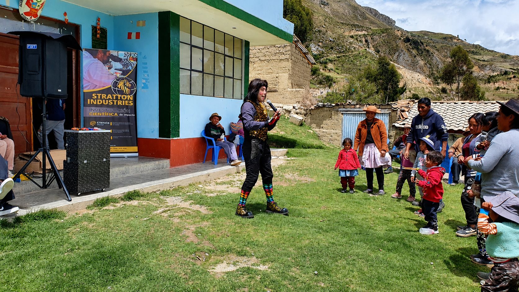 Campana navidena de responsabilidad social de Sciencia Group en una comunidad andina